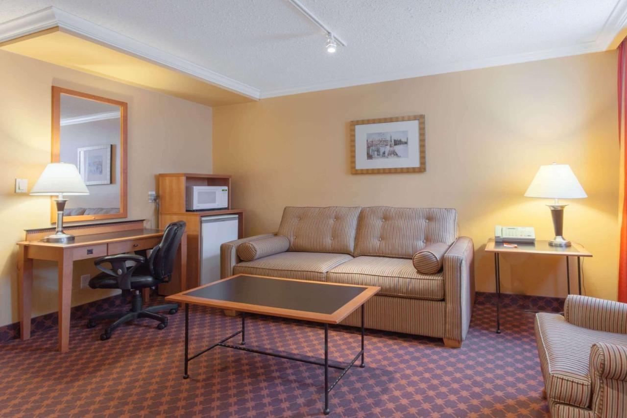 Howard Johnson By Wyndham Vancouver Downtown Eksteriør billede
