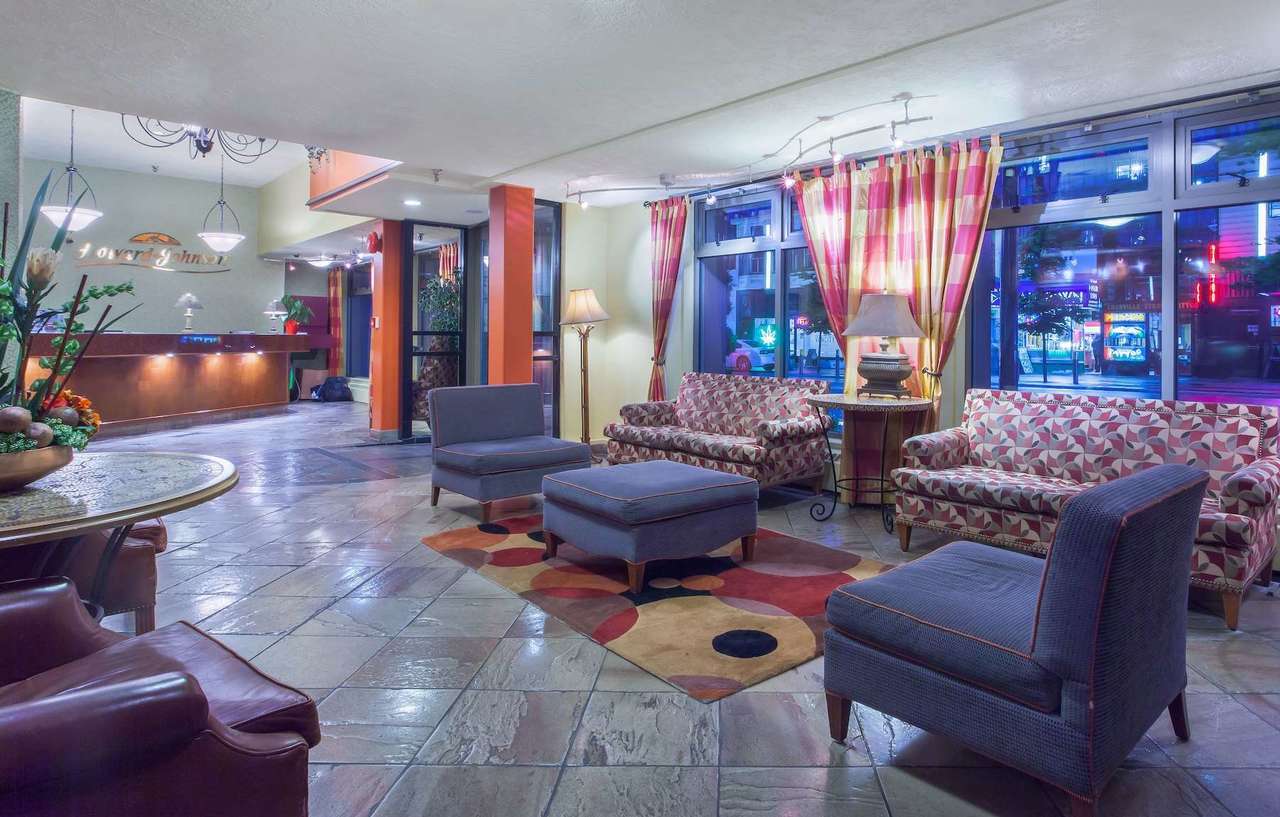 Howard Johnson By Wyndham Vancouver Downtown Eksteriør billede